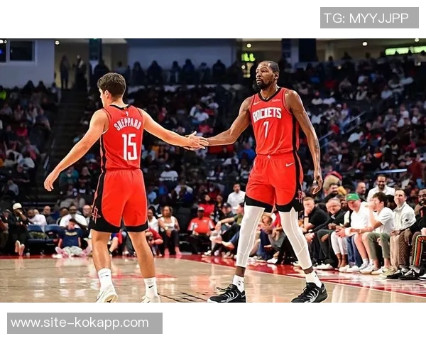 杜兰特称赞谢泼德训练营表现称其侵略性提升球队整体水平