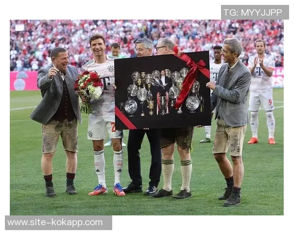 穆勒携家人共度假期现场观赛拜仁男篮圣诞前夕盛况 穆勒携家人共度假期现场观赛拜仁男篮圣诞前夕盛况