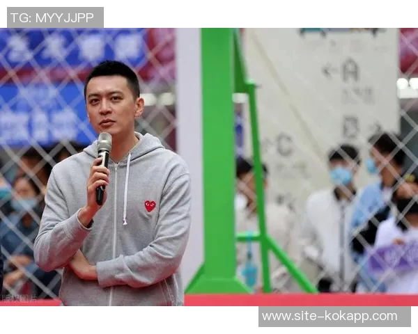 杨鸣谈科尔辞职问题认为三冠教练在NBA几乎是终身教练的现象