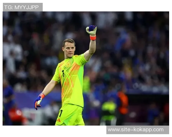 乌尔比希哥哥现场观弟弟训练拜仁女足二队门将教练身份引关注